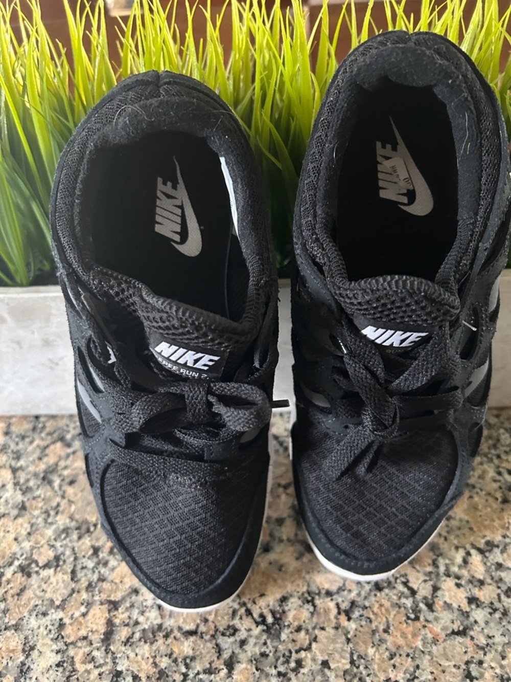 Nike Free Run 2 Women's Black Sneakers with White Soles - Picture 6 of 9